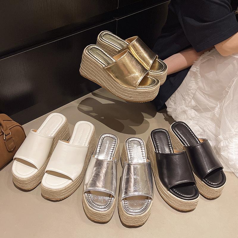 2025 Summer Slope Heel Platform Open-toed Slippers Korean Version Beach Shoes Retro Roman Shoes Fashion European and American One-word Slippers