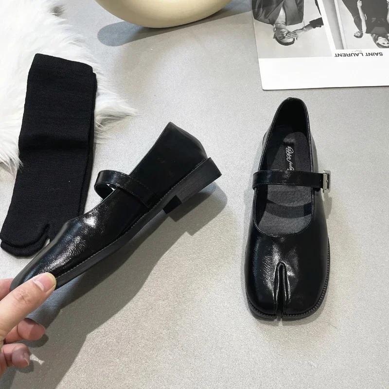 Fashion Novelty Split Toe flat shoes woman quality leather mary janes Japanese style trotters flats ankle bele Tabi ninja loafers women