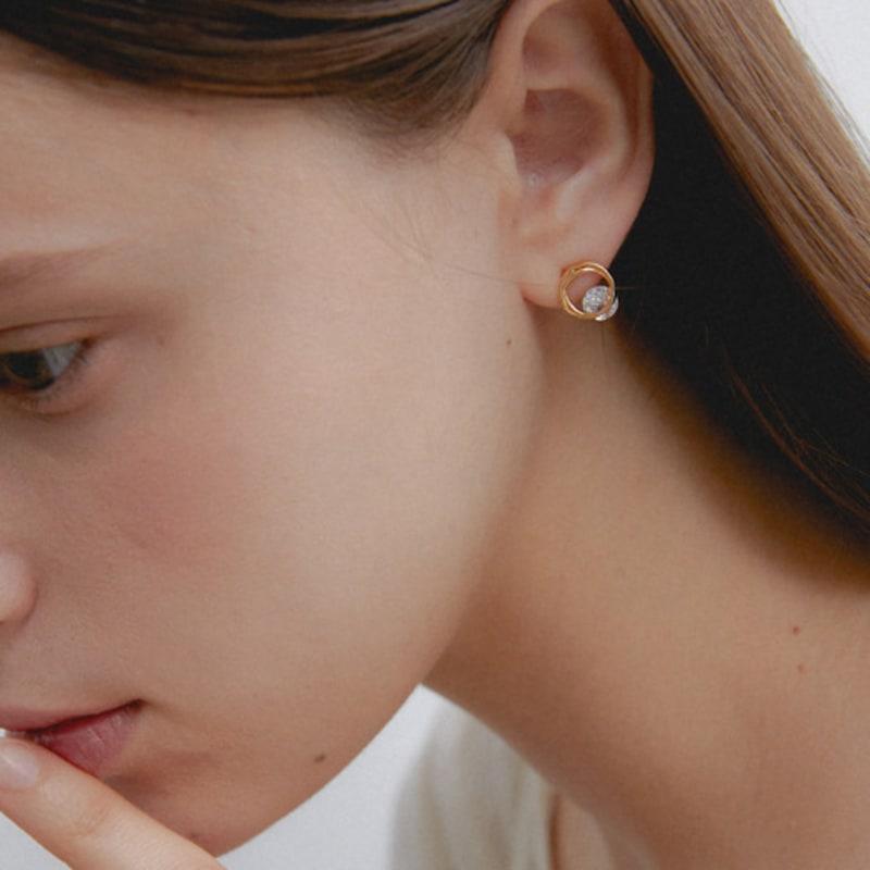 Primaute Twist Cubic Round Earring