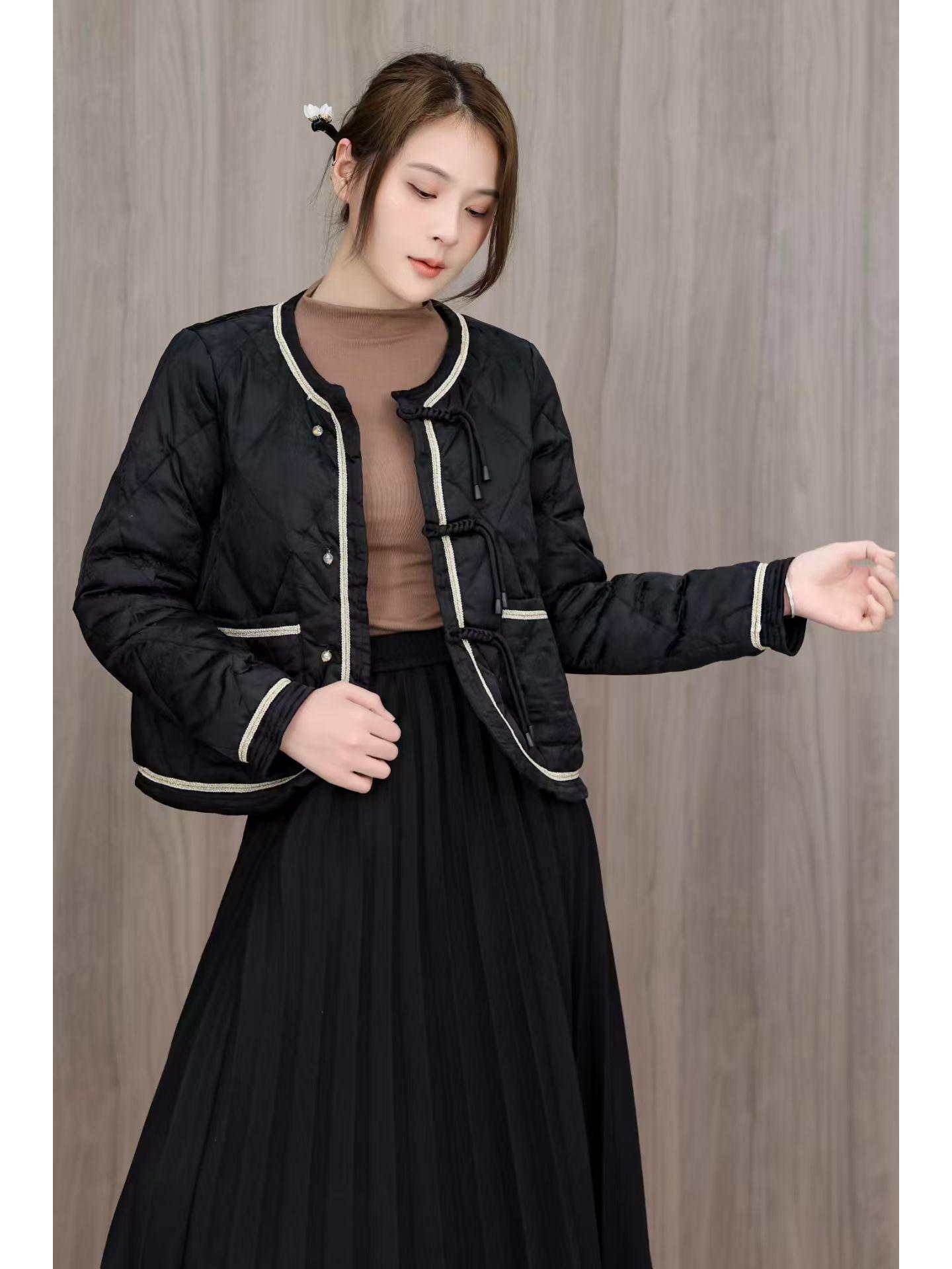 

Stylish 2024 Winter Tassel-Detail Down Jacket with Chinese Button for Women XL чёрный