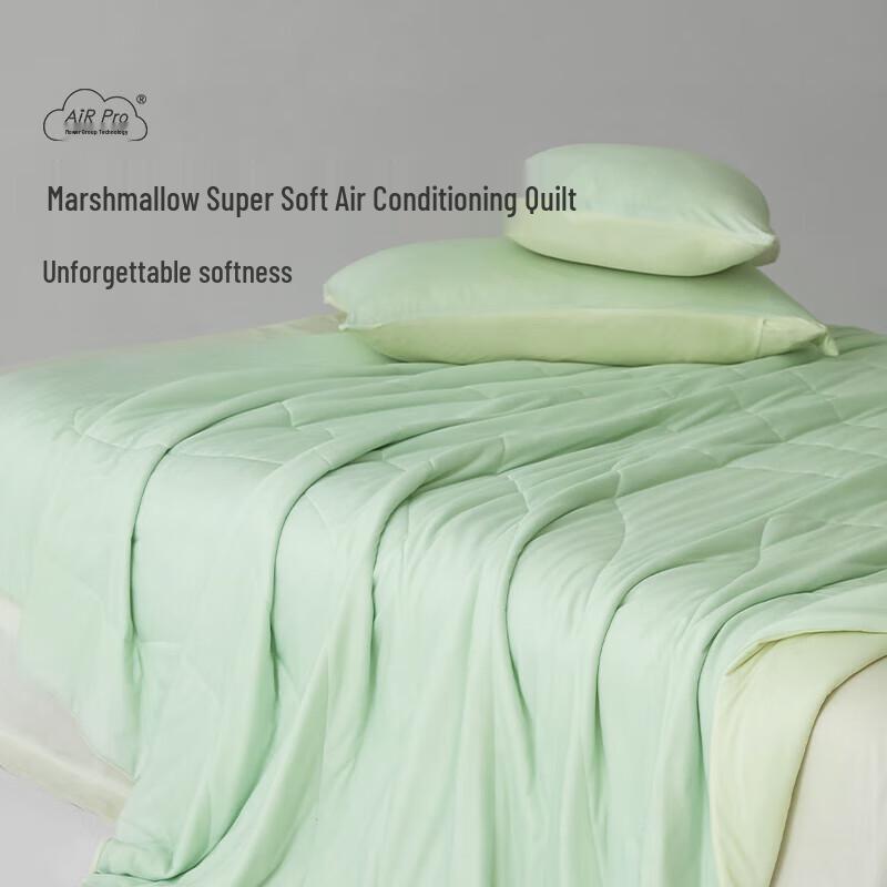 

HWM Disney Cool Marshmallow Summer Quilt