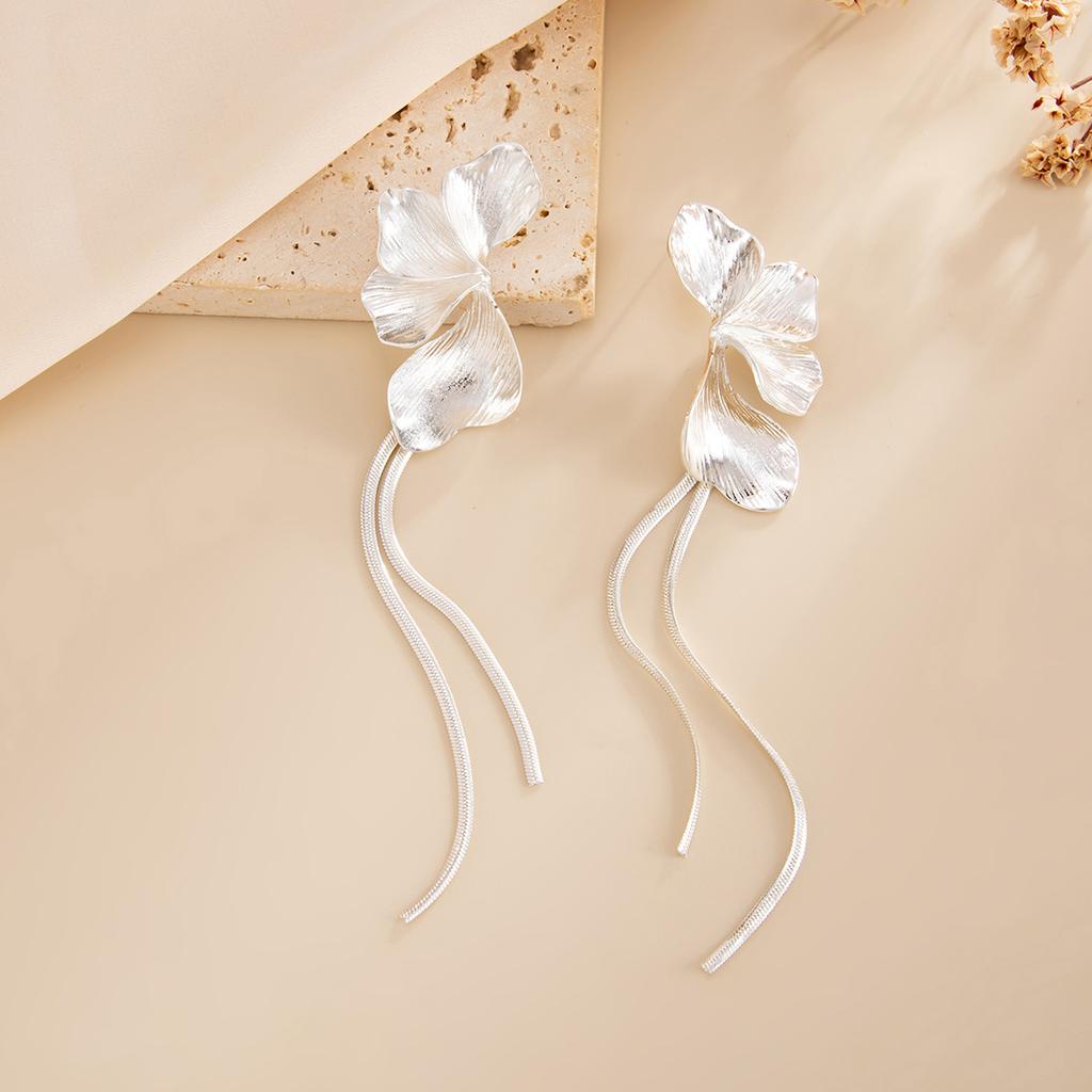 Fashion Metal Three-Dimensional Flower Fringed Chain Stud Earrings, Design Pleated Oil Dripping Petal Earrings