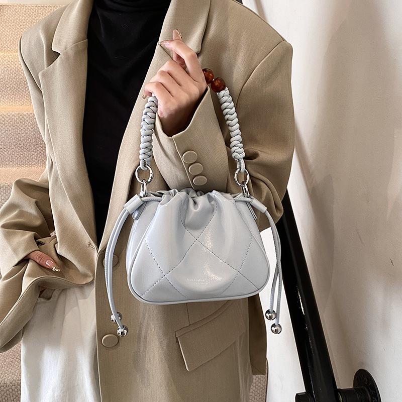 This year, the popular small bag women's 2025 new autumn and winter niche design diamond chain shoulder bag texture bucket bag