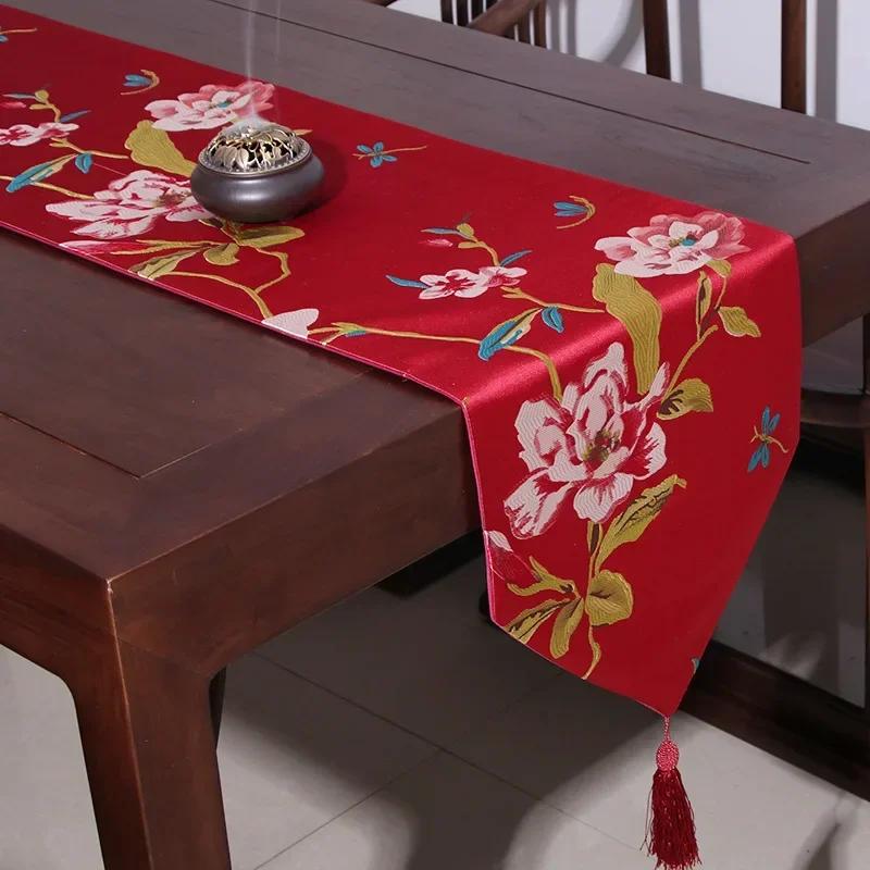 Classical New Chinese Style Birds and Flowers Table Runner Red Embroidery Table Flag Decoration for Wedding Party with Tassels
