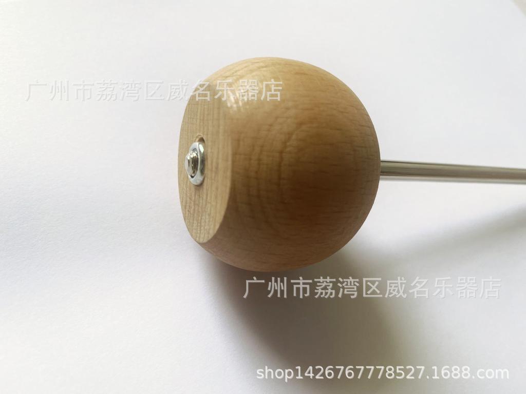 Schlagzeug-Pedal mit Filz-, Kunststoff- und Holzkopfschlegeln