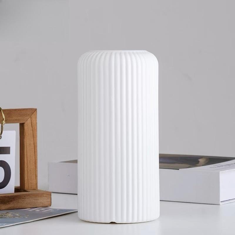 Nordisk Plast Liten Vas för Bordskiva Hem Blomsterarrangemang Vardagsrumsinredning Minimalistisk Dekorativ Skrivbordsblomhållare