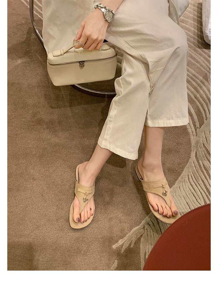 

Grape mother has the same style in stock~ French temperament herringbone with tassel outer wear versatile low-heeled cool slippers women s spring a 35