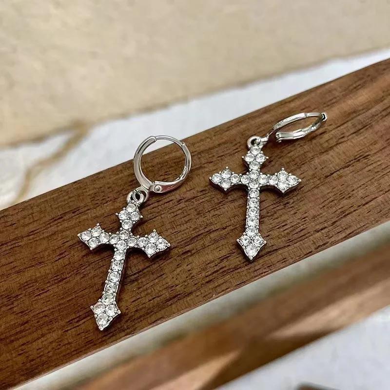 Boucles d'oreilles pendantes en croix de mode coréenne, nouvelles boucles d'oreilles pour femmes, bijoux cadeau pour une fête d'anniversaire.