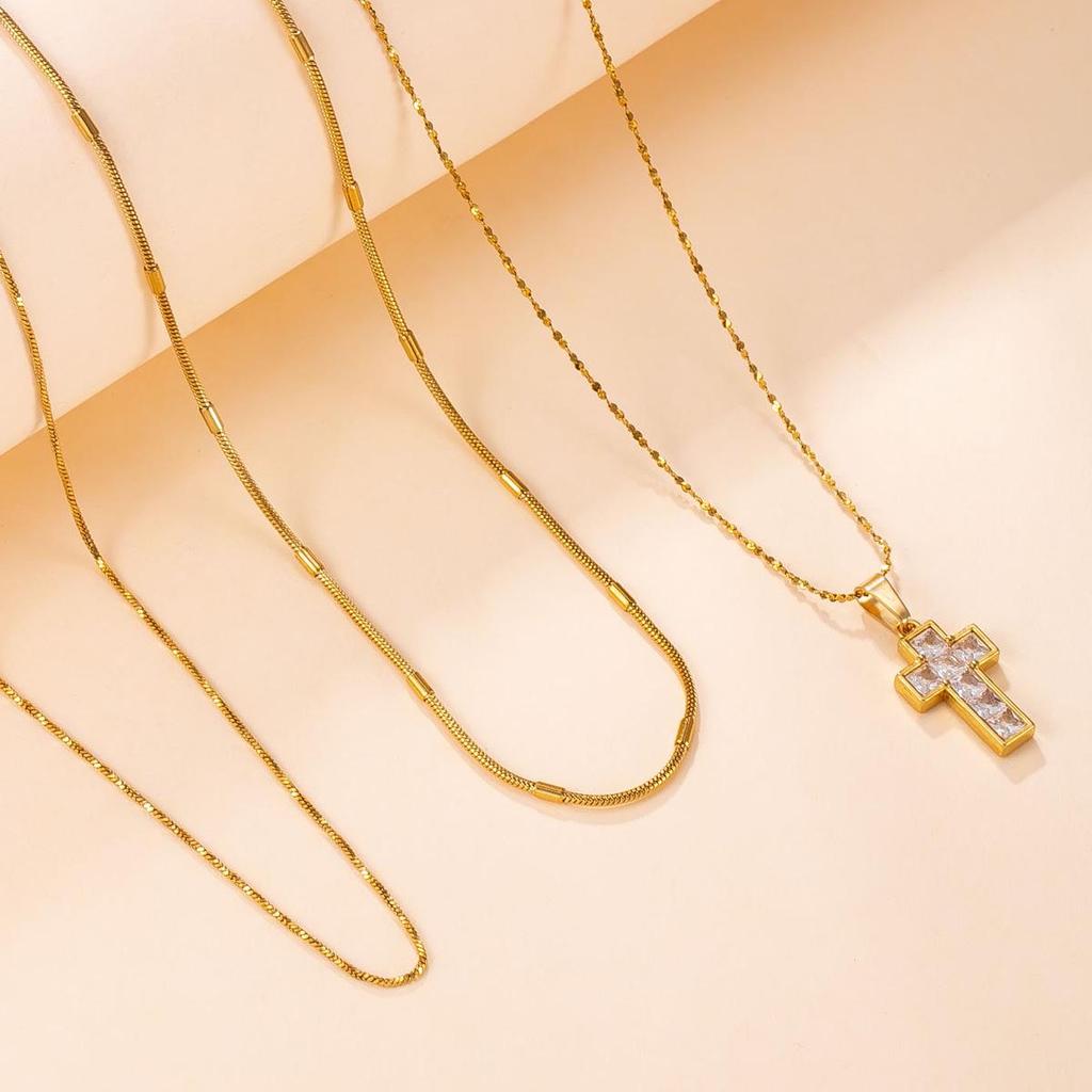 Elegant European & American Style Zirconia Cross Necklace - Versatile, Luxurious Layered Clavicle Chain for Women in Stainless Steel