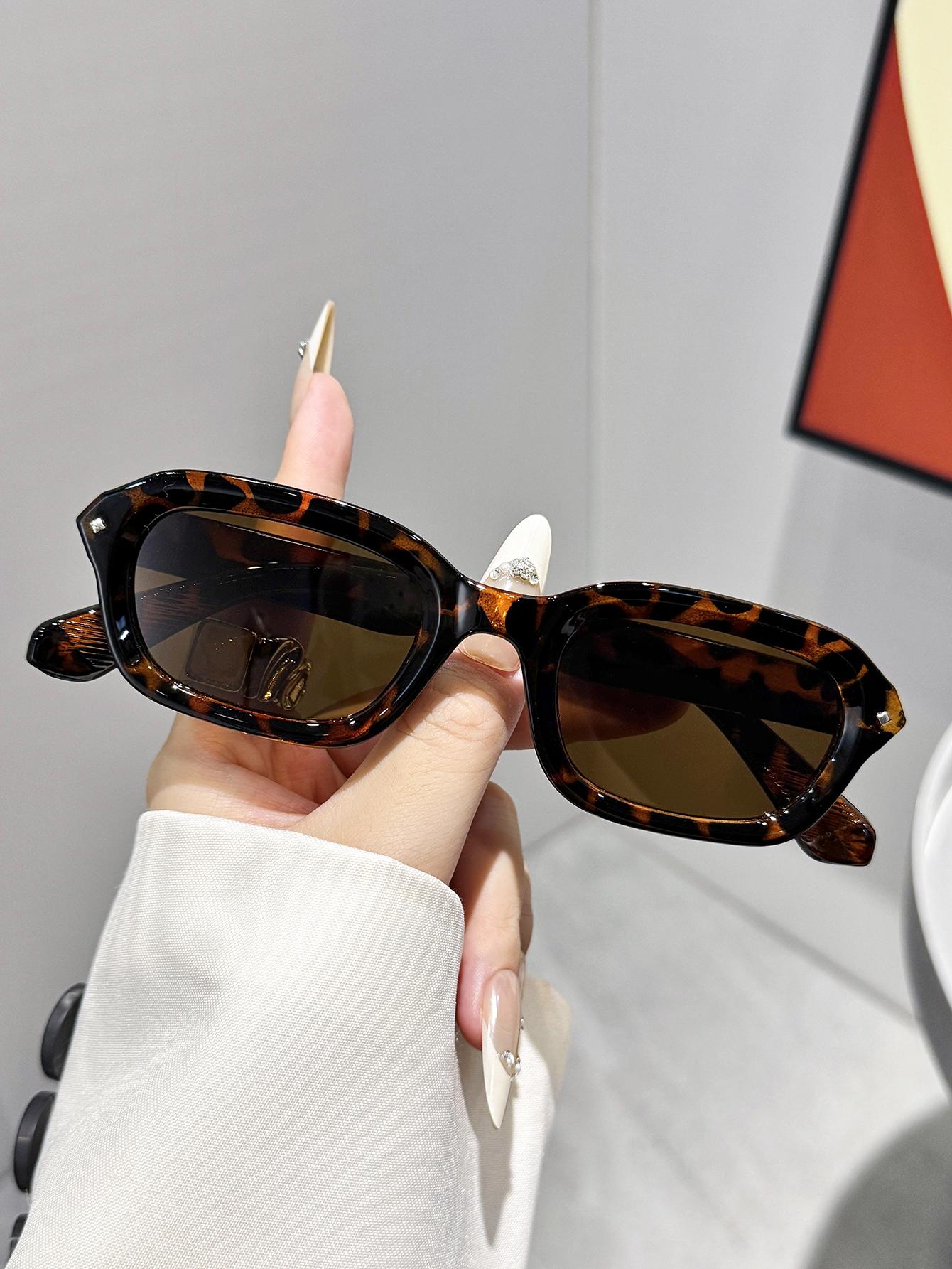 

1Pc Fashion Retro Small Frame Oval Sunglasses Fashion Glasses/Metal Stud Design Suitable for Street Photography, Vacation