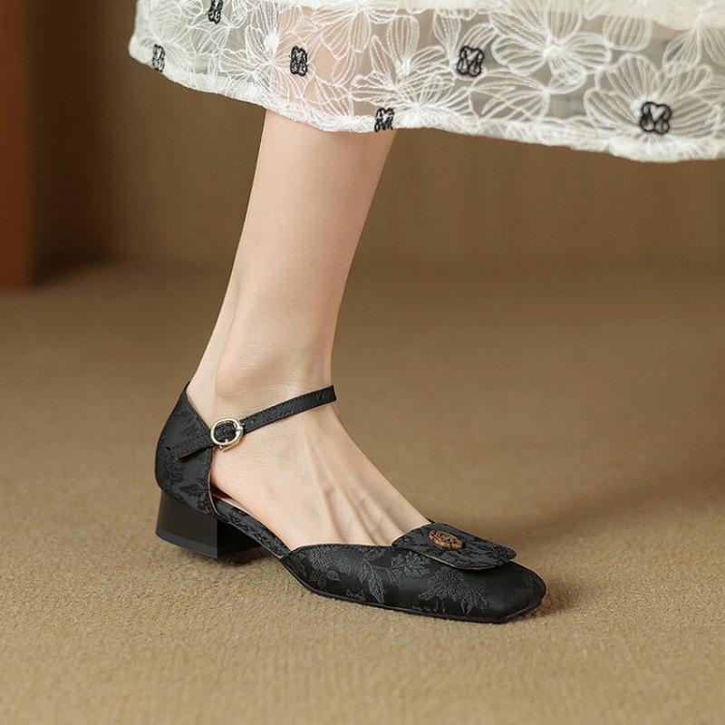 

Летние женские сандалии с перфорацией, удобные, с мягкой подошвой, сандалии в ретро национальном стиле, новые сандалии с круглым носком и плоской подошвой для женщин 43 чёрный