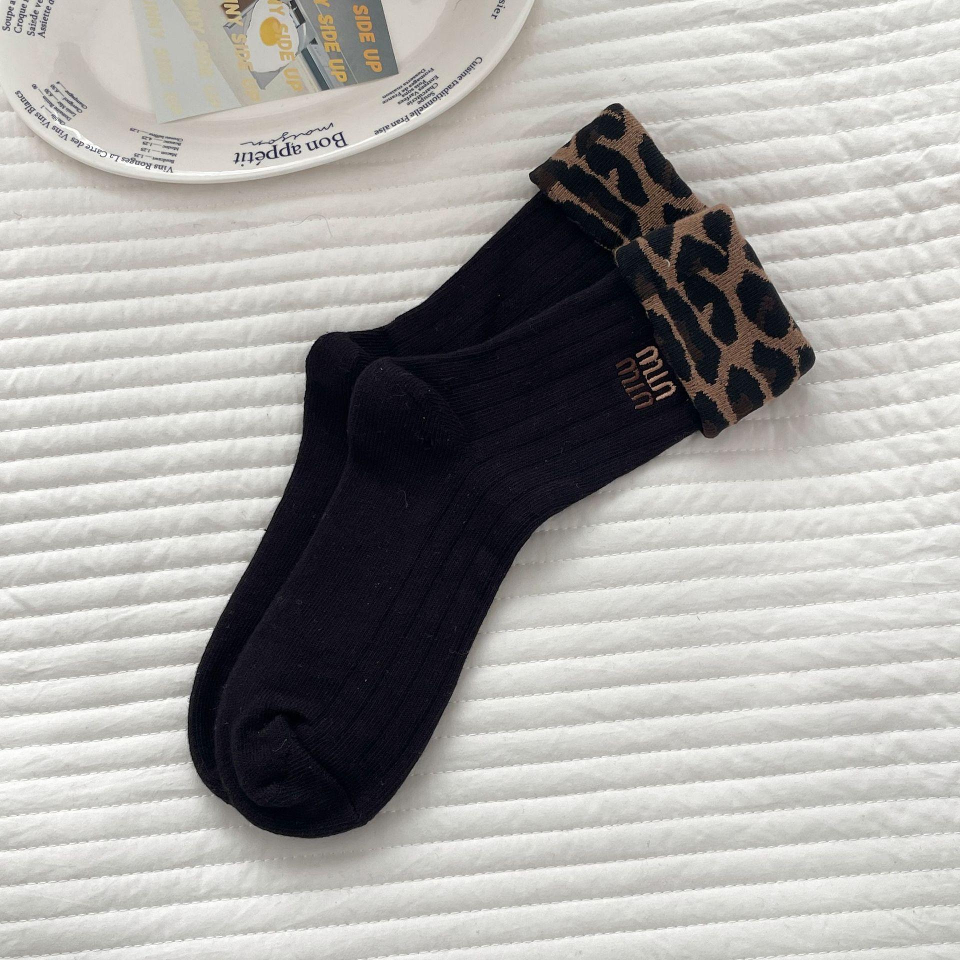 

European Goods Light Luxury Leopard Print Retro English Embroidery Cuff Personality Trend Socks Pure Cotton Mid-Tube Pile Socks One size fits all