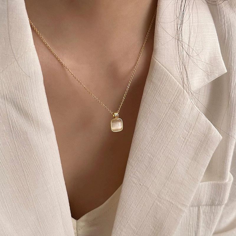 Трендовый летний чокер из титановой стали 2025: Женское не тускнеющее роскошное нишевое ожерелье.