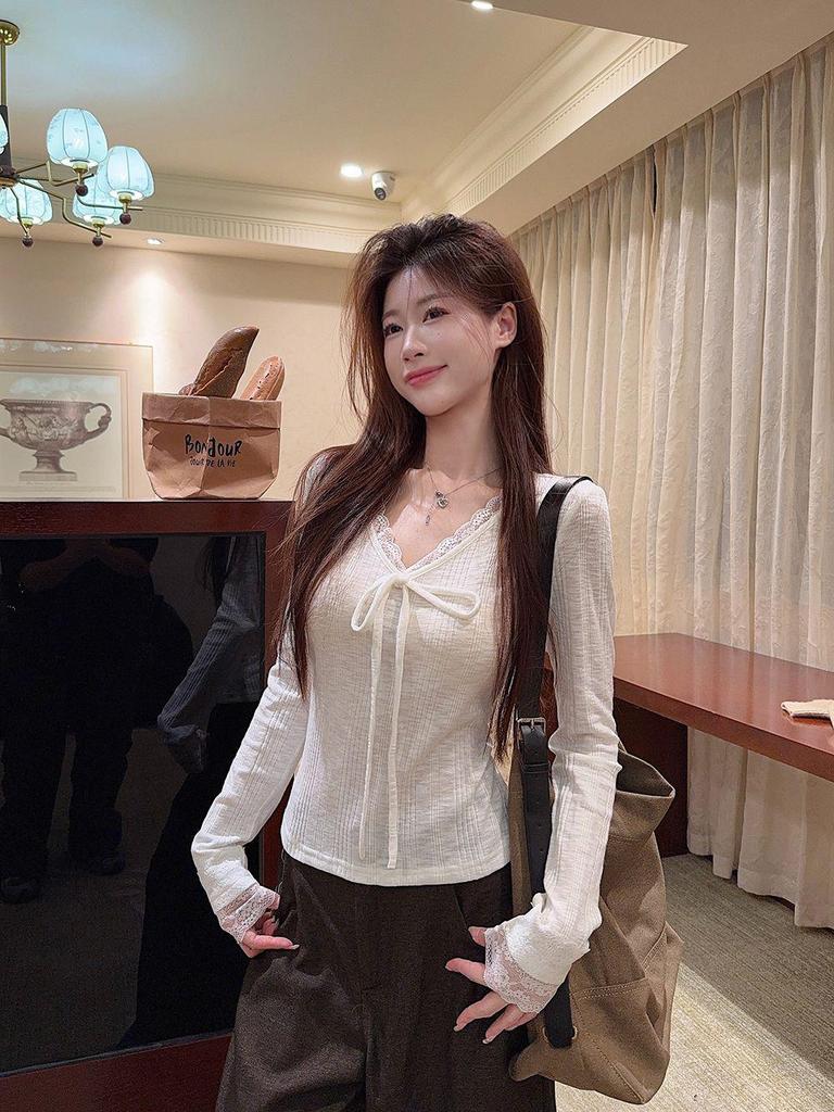 Kumikumi Pure Desire White Lace-Up V-Neck T-Shirt for Women - Autumn Slimming Casual Top