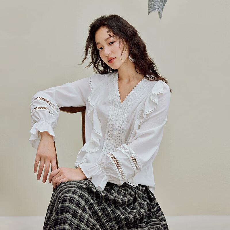 INMAN Women s V-Neck Lace Lantern Sleeve Blouse L