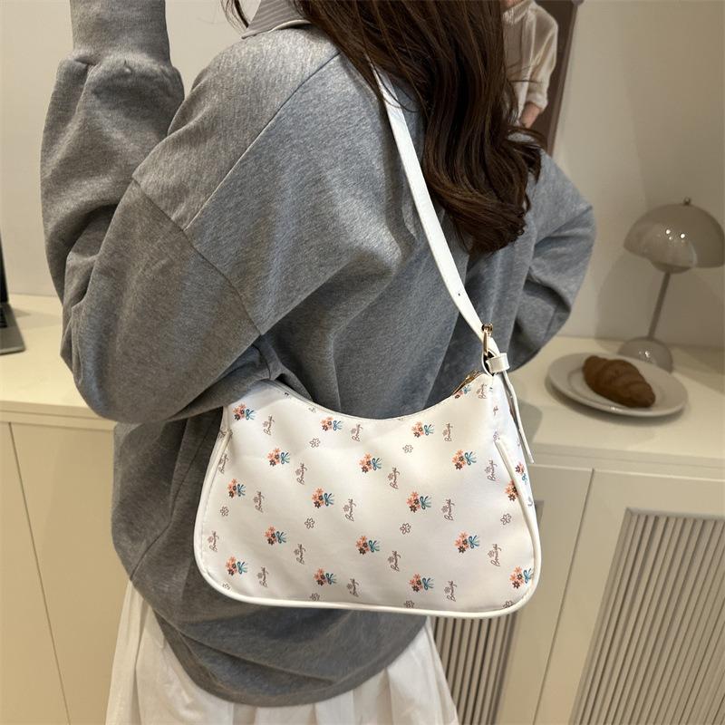 Spring new popular retro texture armpit bag women's fashion versatile shoulder baguette bag tide