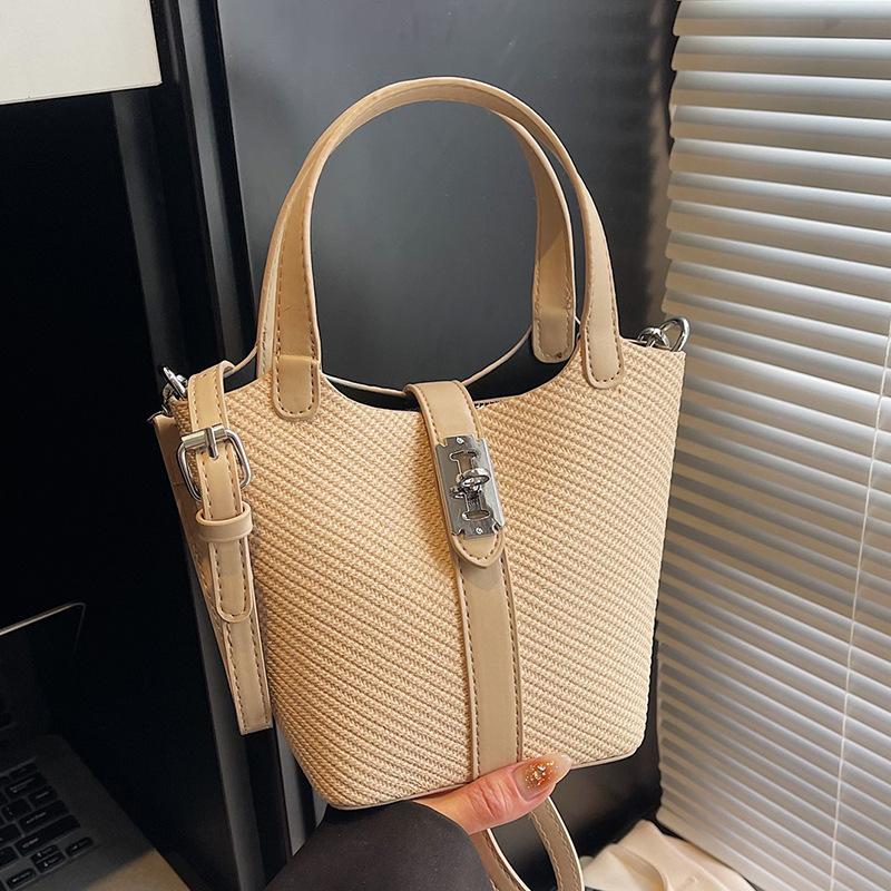 Korean version of casual high-quality temperament simple portable bucket bag women's versatile commuter messenger bag bag