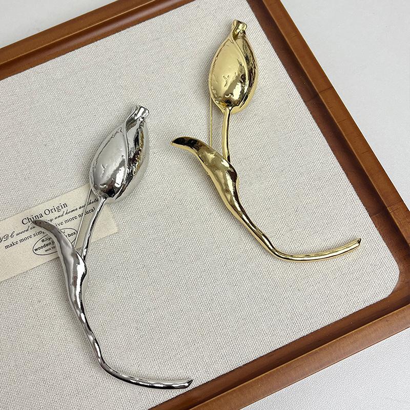 Fashionable Retro Tulip Brooch For Women Girls Exquisite Light Luxury Suit Pins Versatile Corsage Clothing Accessories Gifts