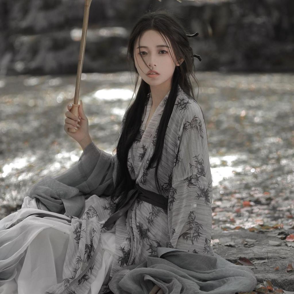 Vêtements pour femmes de Style chinois Wei et Jin, robe Hanfu grise à imprimé feuilles de bambou, à col croisé