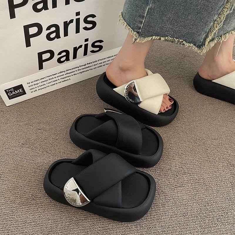Beach Thick-soled Slippers Women's 2025 Summer Wear New Heightening One-word Cool Slippers Internet Celebrities Super Hot Exotic Style