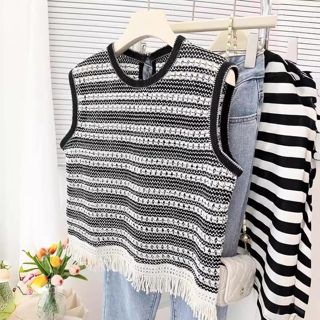 Korean Retro Hollow Sleeveless T-shirt with Tassel Hem - Summer 2024 Women's Western-Style Top