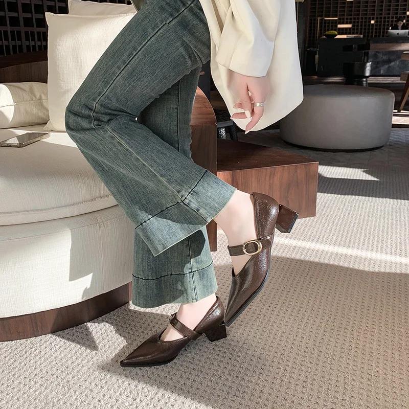 

Модная элегантная женская обувь на каблуке 2025 Бренд Ремешок с пряжкой Женские туфли на высоком каблуке Модные неглубокие Офисные и карьерные Сексуальные туфли-лодочки с острым носком 40 коричневый