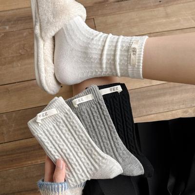 Einfarbige Retro-Zopfmuster-Socken für Damen im Herbst und Winter, leicht kompressive, atmungsaktive Mid-Calf-Socken, einfache und vielseitige Frottee-Socken