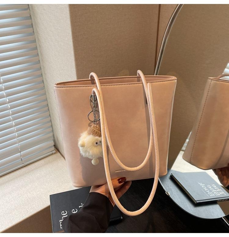 Spring and Summer New Fashionable Large-capacity Portable Shoulder Bag Large-capacity Tote Underarm Commuter Bag