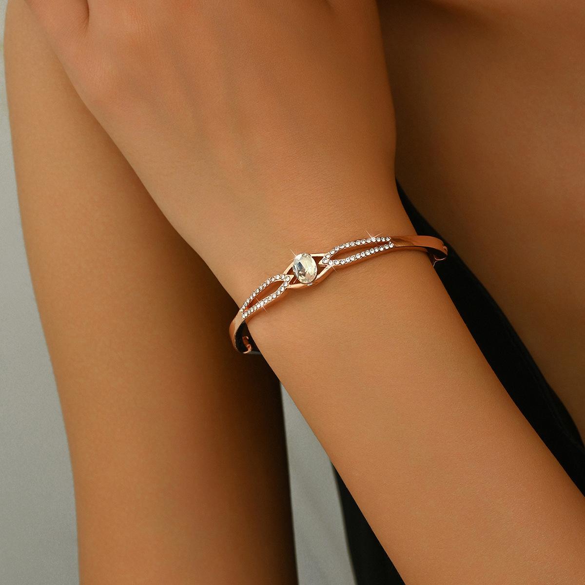 

Sparkling Diamond Bow Knot Bracelet Fashion Light Luxury Elegant Jewelry Delicate Bangle for Women
