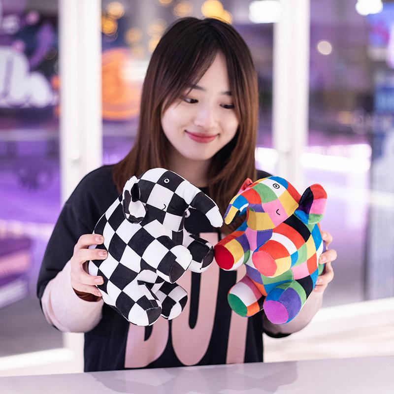 Anime Kleurrijk De Olifant Figuur Knuffel Schattige Cartoon Geruite Olifant Knuffels Speelgoed Kamerdecoratie Kinderen Cadeau