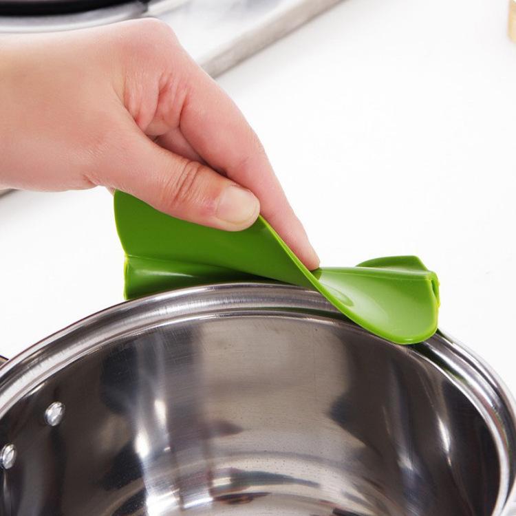 Silicone Spout Funnel For Pots Pans Food Grade Non Drip Pouring Tool For Sauces Soups Oils Anti-Spill Pouring Tool