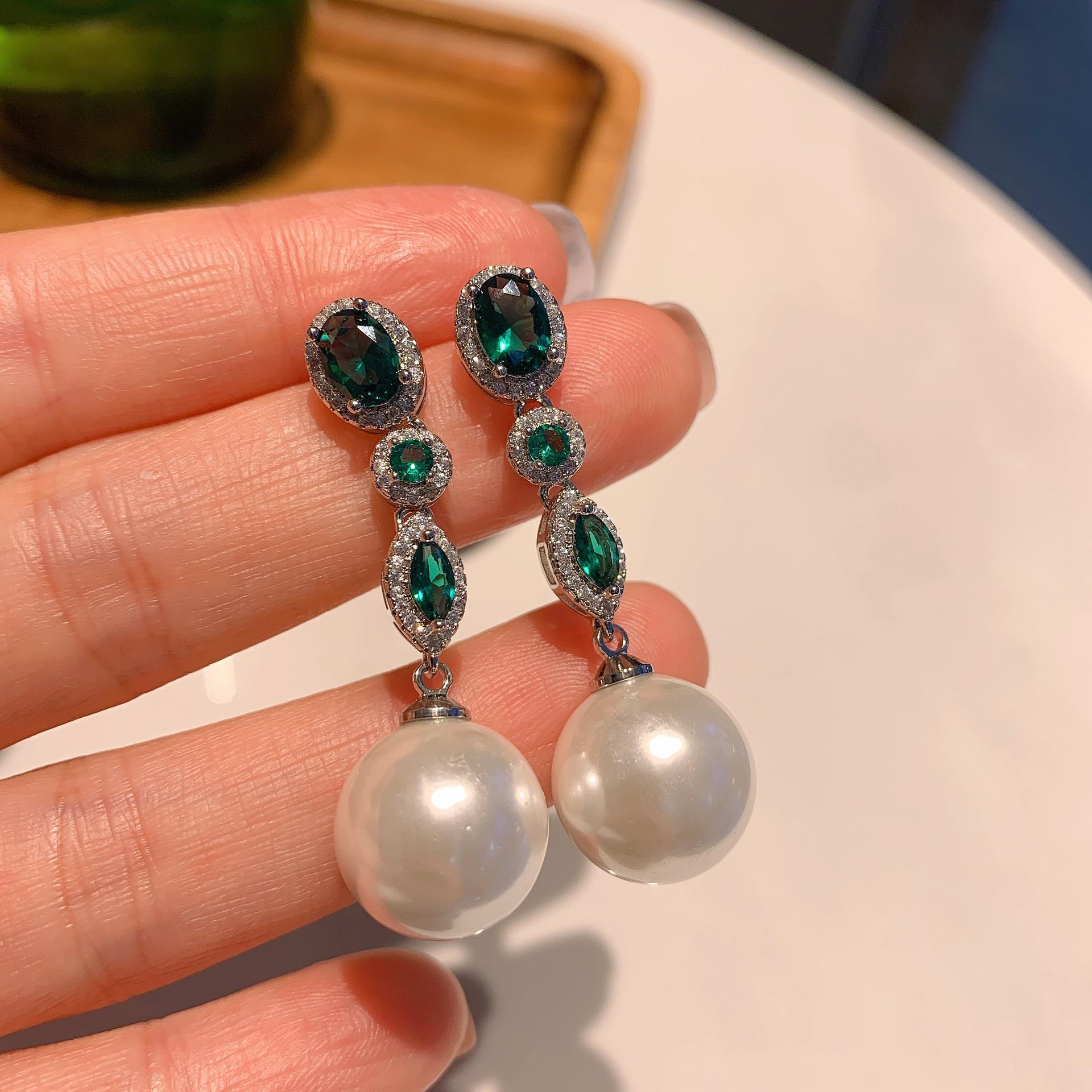 

Серьги из белых ракушек Сказочный темперамент Элегантная личность Преувеличенные зеленые украшения Серьги из жемчуга с жемчугом