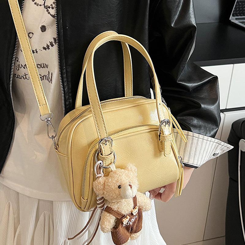 Spring and Summer New Korean Niche Ins Wind Oil Wax Leather Portable Pillow Bag Casual Versatile Commuter Wind Messenger Women's Bag
