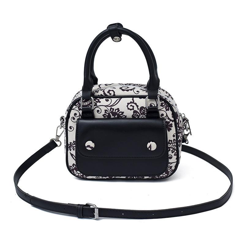 New Trendy Portable Small Square Bag Fashionable Versatile Shoulder Messenger Bag Large Capacity Light Commuter Bag Women