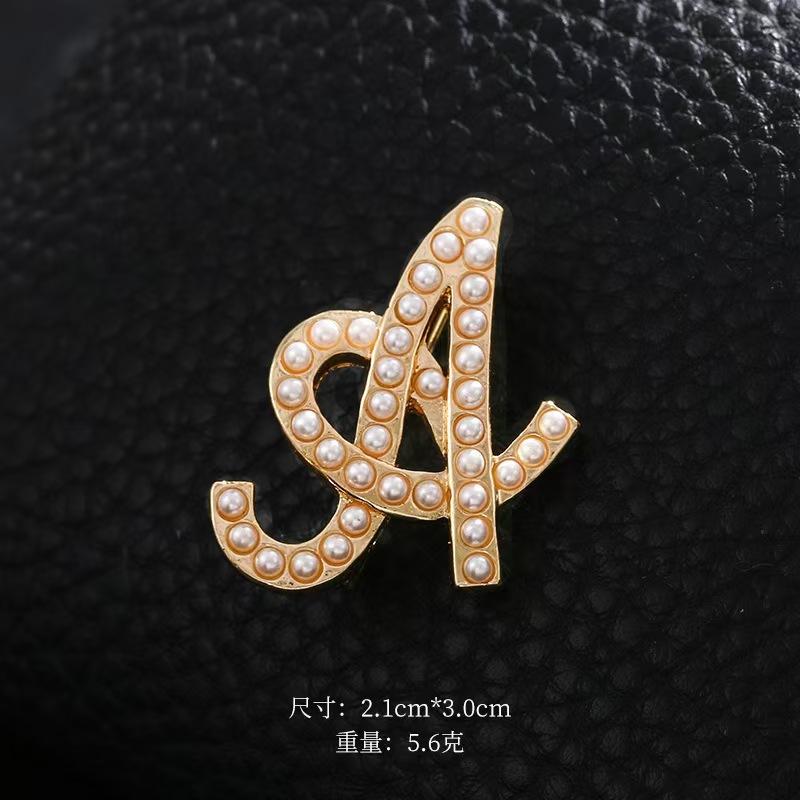 Unique English letter brooch fashionable ins personality design pearl don t couple matching letter flower pin gold brooch