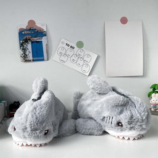 Niedliches Hai-Federmäppchen Große Kapazität Plüsch-Schreibwarentasche Graues Hai-Design Weiche Haptik