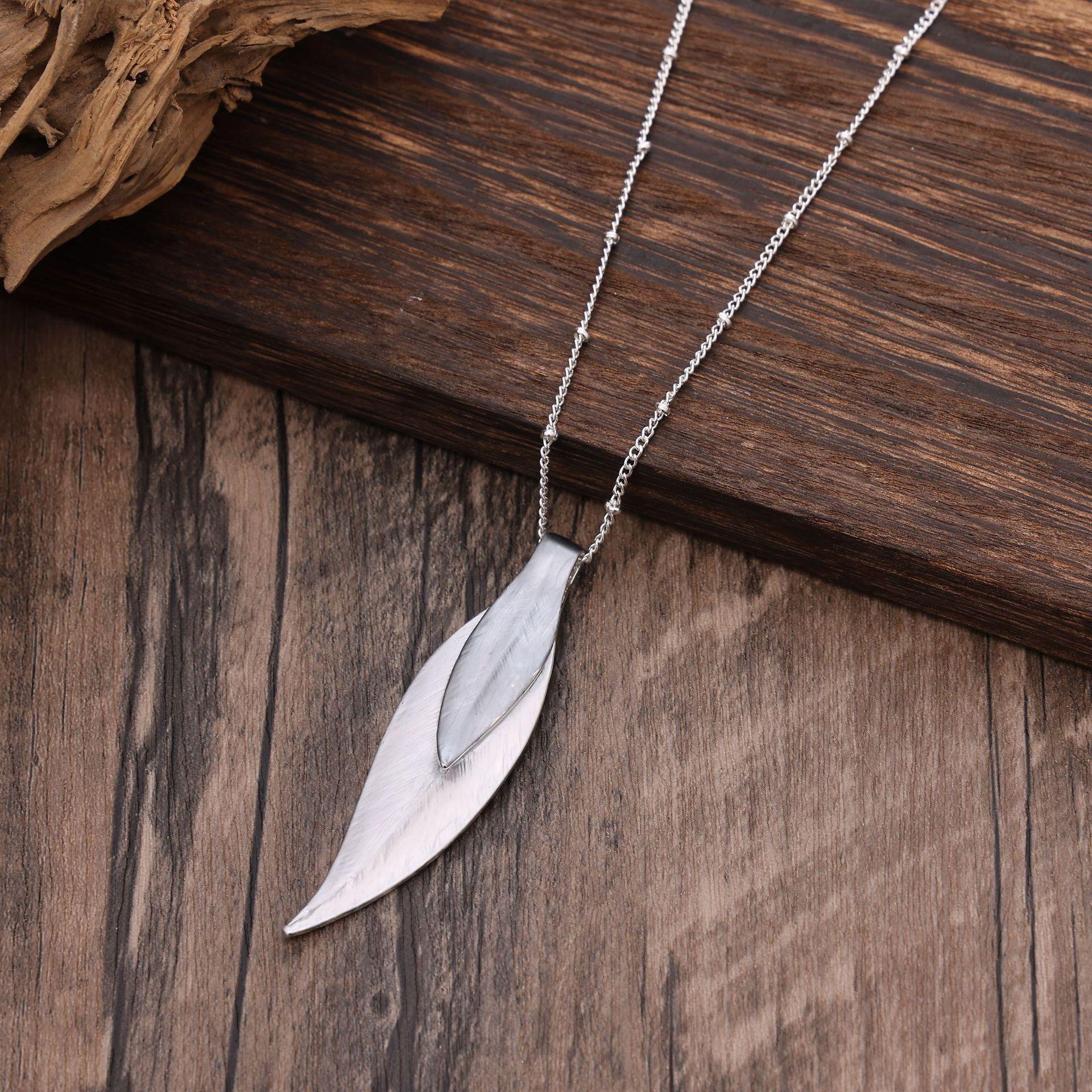 

New double-layer feather zinc alloy pendant, colorful painting oil fashionable high-end feather versatile necklace