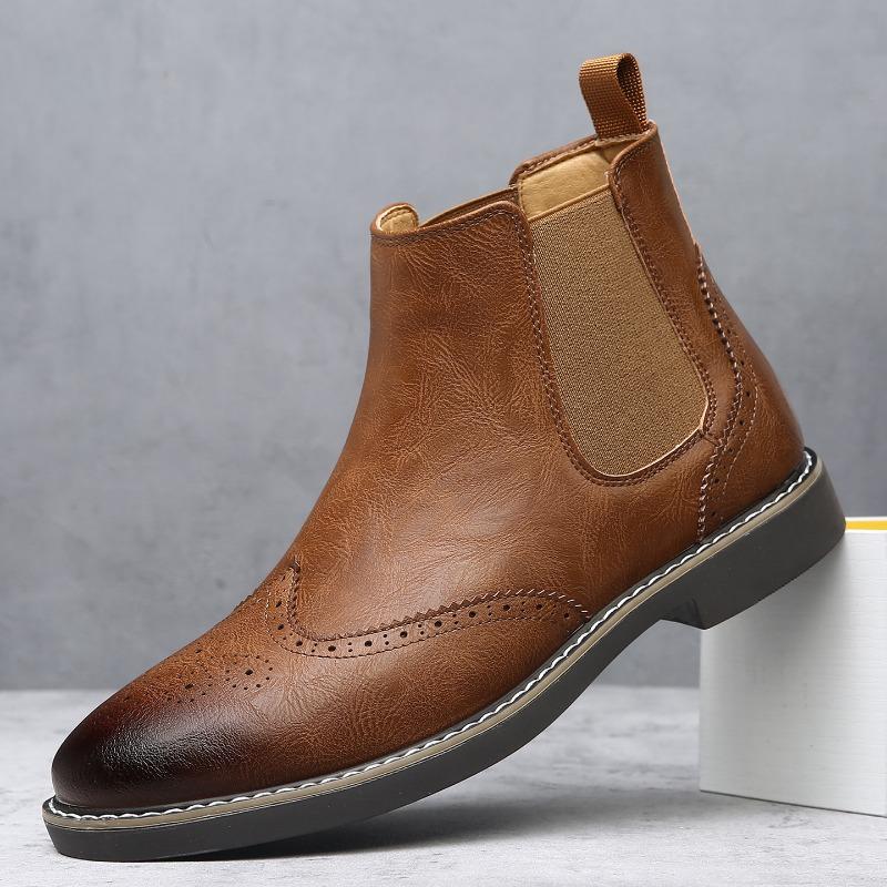 Boots Men's Carved Short Boots Soft Leather Retro High-top Men's Leather Boots Autumn and Winter Velvet Martin Boots