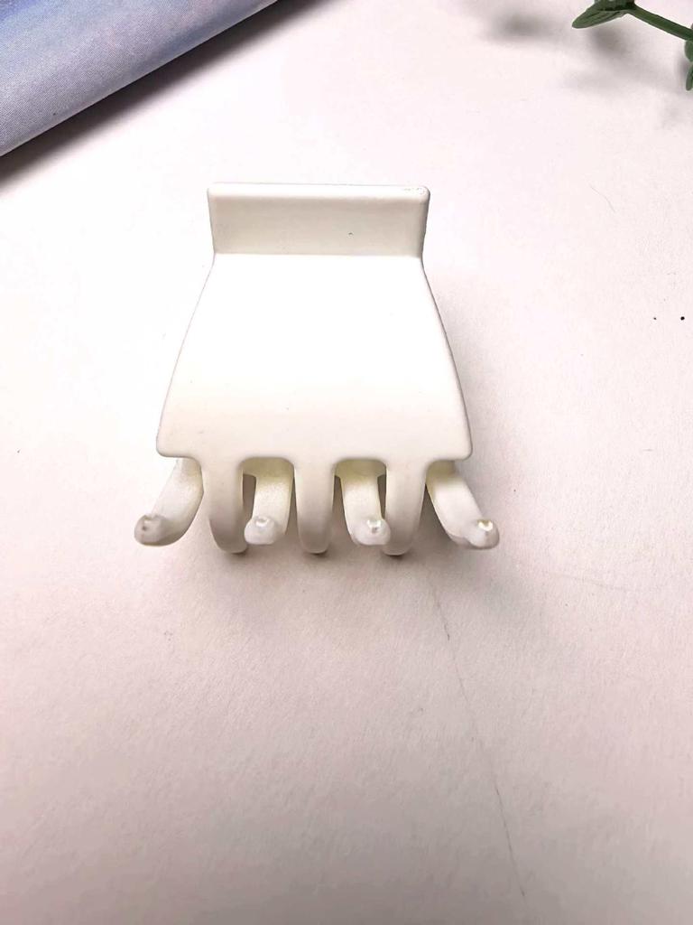 4cm Frosted Milk Coffee Hair Claw Clip for Women’s Updo – Small, Simple, Shark Design