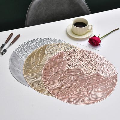 Tappetini rotondi in PVC con motivo a foglia in lamina d'oro Resistenti al calore Impermeabili Tappetino da tavolo Tappetini per un'atmosfera calda per la sala da pranzo di casa Decorazioni per feste