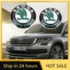 Bilklistermärke 2026 Het 1 st Främre huv-emblem 90 mm + Bakre märke 80 mm Klistermärke för Skoda Octavia Rapid Kodiaq Karoq Fabia Kamiq Superb