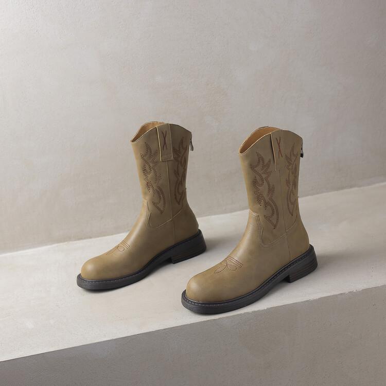 

Простые вышитые ветром сапоги с V-образным вырезом и круглым носком, квадратные корневые сапоги, осень 2024 года, новые универсальные милые классные сапоги с застежкой-молнией сзади 41