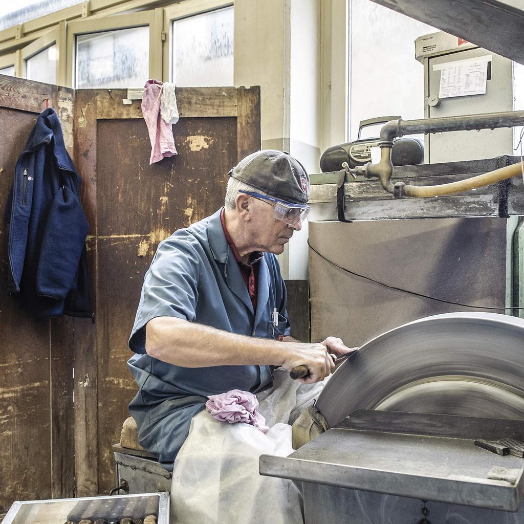 VICTORINOX Carving Fork 15cm Black Swiss Classic for Meat (Beef, BBQ) 5.2103.15B