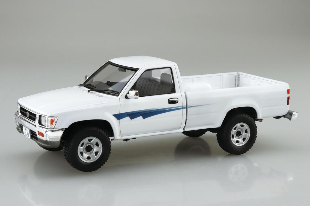 Aoshima Bunka Kyozai The Tuned Car LN106 Hilux Long Bed Street Custom Plastic Model (AOSHIMA) 1/24 '94 (Toyota)