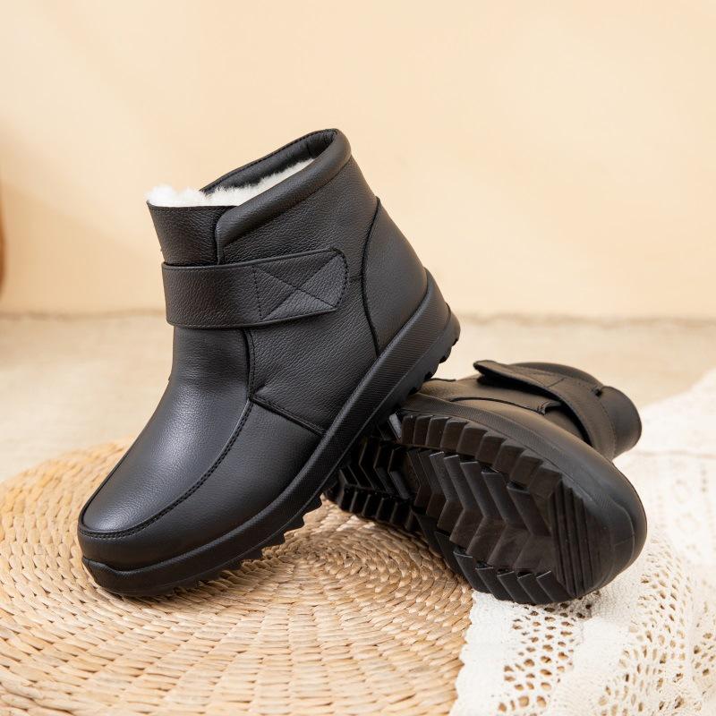 

2025 Зимняя обувь из натуральной кожи Женские зимние ботинки Чисто черные Теплые плюшевые Плоская подошва Нескользящие Туфли для мам Большой размер 42 42 чёрный