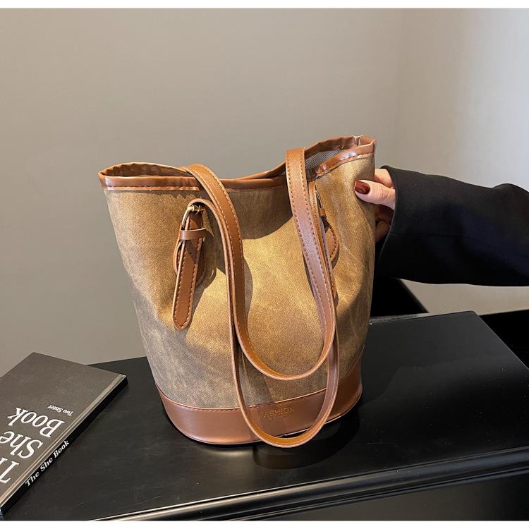 

Autumn and winter retro underarm bag women s 2025 new trendy fashion Korean tote bag versatile large-capacity bucket bag