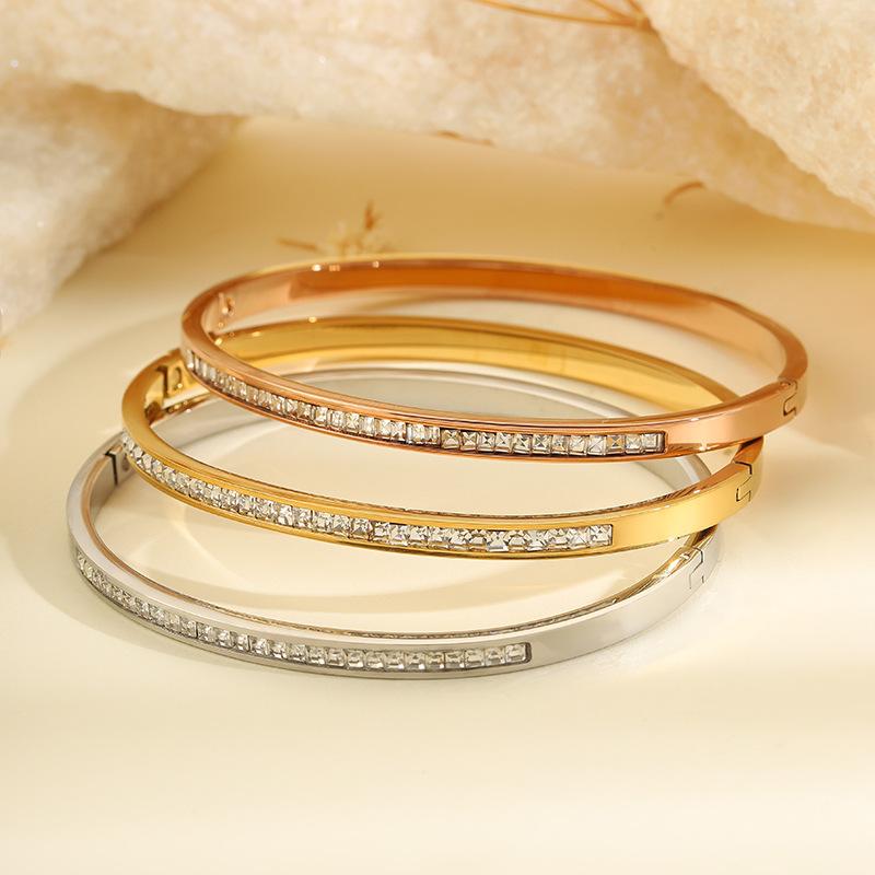 Hot-selling titanium steel bracelet, girls' high-end sense of fashion, popular light luxury in Europe and the United States, Gypsy star love diamond