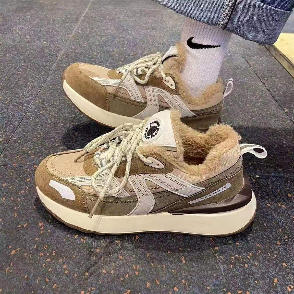 

2025 winter ins thick-soled velvet versatile thickened sports casual shoes chi couple sports cotton shoes women 44