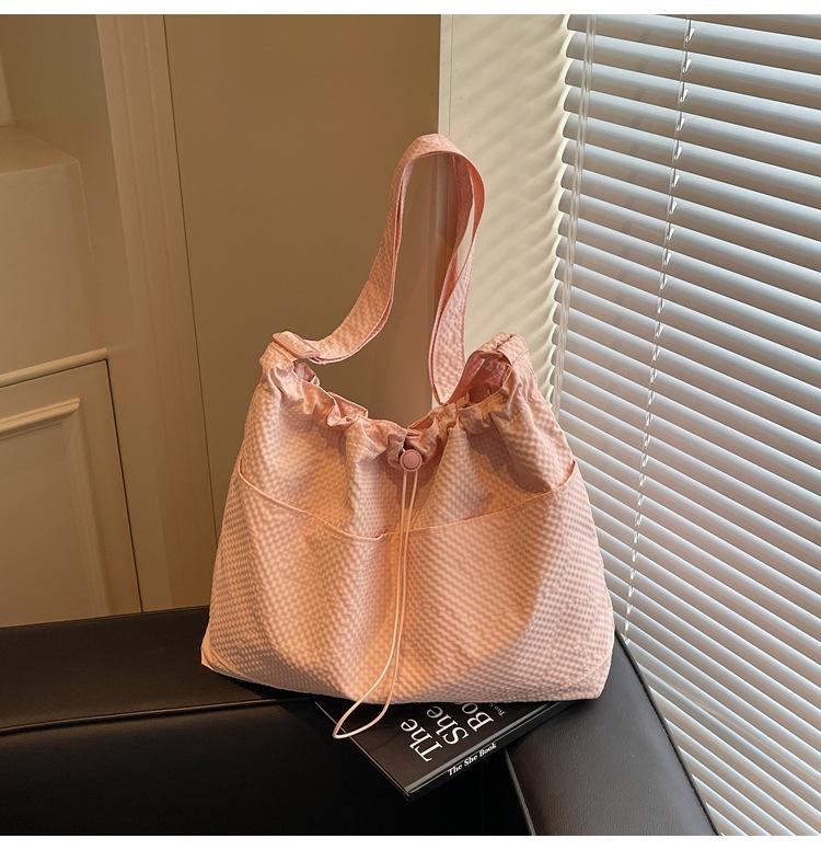 2025 New Large-capacity Simple Nylon Cloth Drawstring Pleated Shoulder Bag Travel Leisure Messenger Bucket Bag