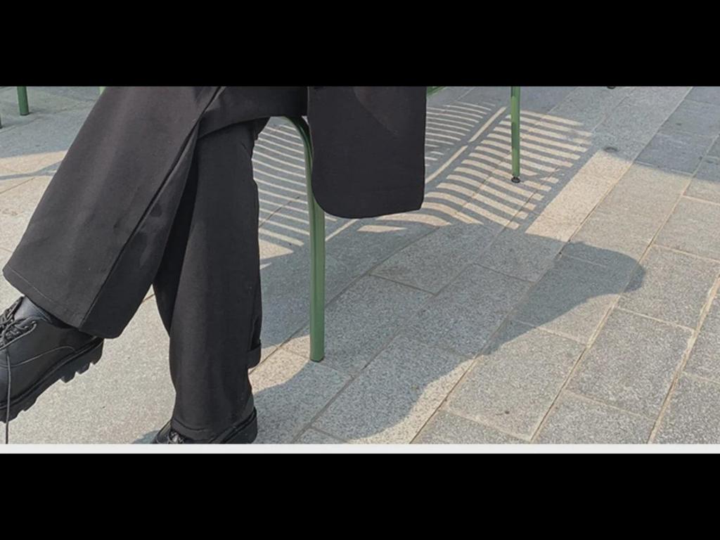 Trendiger dreiteiliger Herrenanzug im koreanischen Stil für den Herbst: Hübsches Set aus kleiner Anzugjacke und Hose